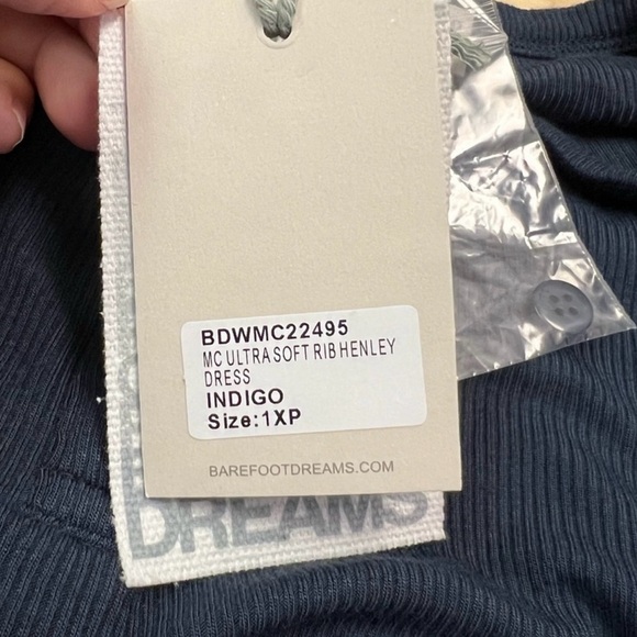 Barefoot Dreams Malibu Collection
Ultra Soft Henley Dress Indigo Color
Size 1XP - Picture 2 of 11